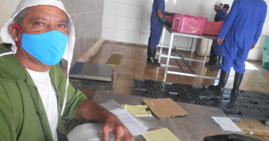 Exhaustivo control en el área de recepción de la Empresa Pesquera santacruceña (+ Fotos)