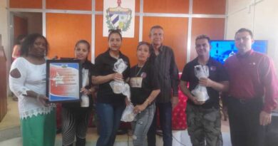 Entregan reconocimientos en territorio santacruceño a profesionales de salud y al Proyecto La Colmenita (+ Fotos)