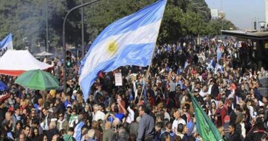 Marchan en Argentina en defensa de la educación pública