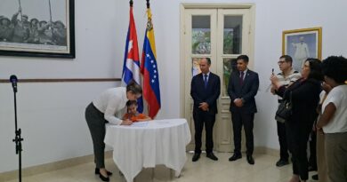 Cuban Mission in Vietnam supports Venezuela in the face of US threats