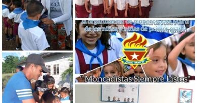 Escolares santacruceños reciben pañoletas y atributos de las organizaciones pioneriles