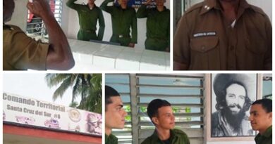 Honroso deber cumplen jóvenes soldados en Comando de bomberos del territorio santacruceño