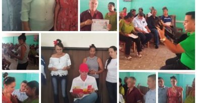 Realizan acto municipal por el Día del Educador en Santa Cruz del Sur