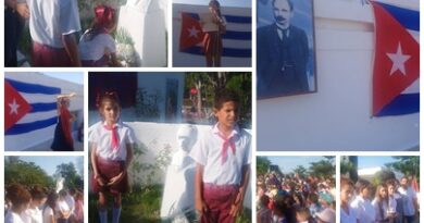 Acto por aniversario 173 de natalicio de José Martí en escuela primaria santacruceña