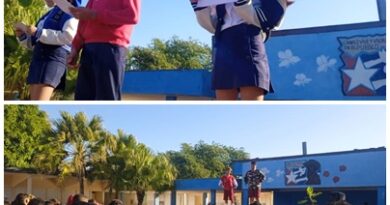 Estudiantes y profesores santacruceños rinden homenaje a Camilo Cienfuegos