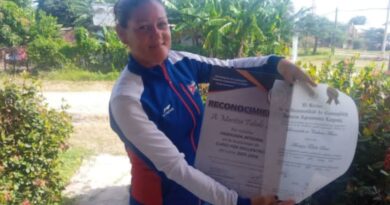 Maritza Toledo Soca, gloria deportiva santacruceña, graduada mas integral de Licenciatura en Cultura Física