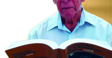 Entregan al investigador cubano José Bell Lara el Premio Nacional de Ciencias Sociales y Humanísticas