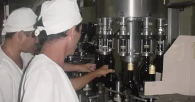 Trabajan en recuperar capacidades productivas de la Fábrica de Refrescos de Florida