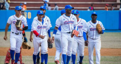 Béisbol cubano: Alazanes y Gallos invaden la cima oriental Béisbol cubano: Alazanes y Gallos invaden la cima oriental