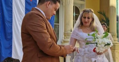 Camagüey revive el amor del eminente científico Finlay y Adela Shine mediante una boda simbólica (+ Fotos) Camagüey revive el amor del eminente científico Finlay y Adela Shine mediante una boda simbólica (+ Fotos)