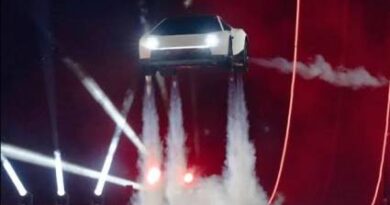La empresa Tesla y Elon Musk presentan lo que, según dicen, es un automóvil volador La empresa Tesla y Elon Musk presentan lo que, según dicen, es un automóvil volador